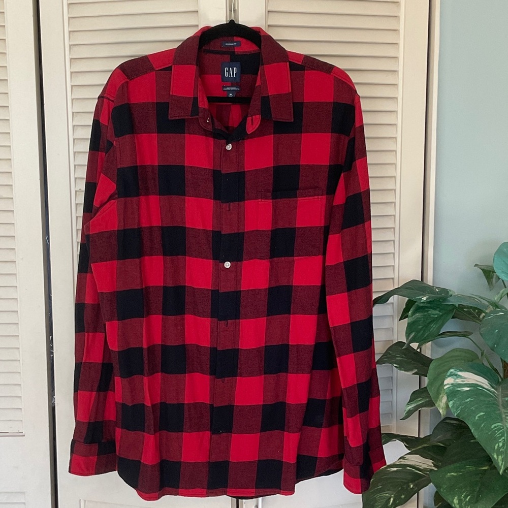 GAP Red and Black Buffalo Plaid Button-Down Shirt
